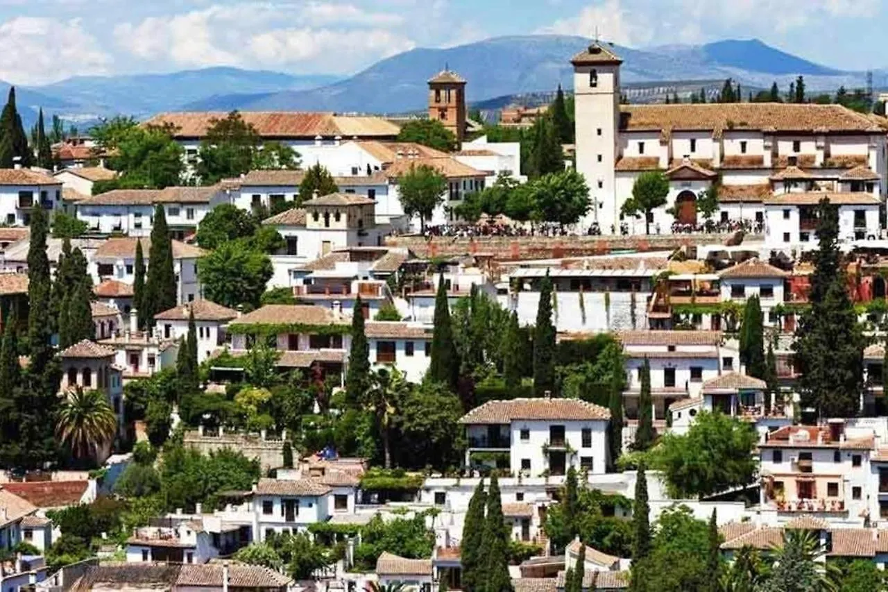 Charming Apartment Historic Centre Granada 80 M² + Balcony
