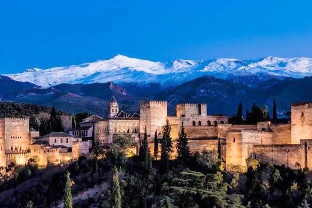 Charming Apartment Historic Centre Granada 80 M² + Balcony