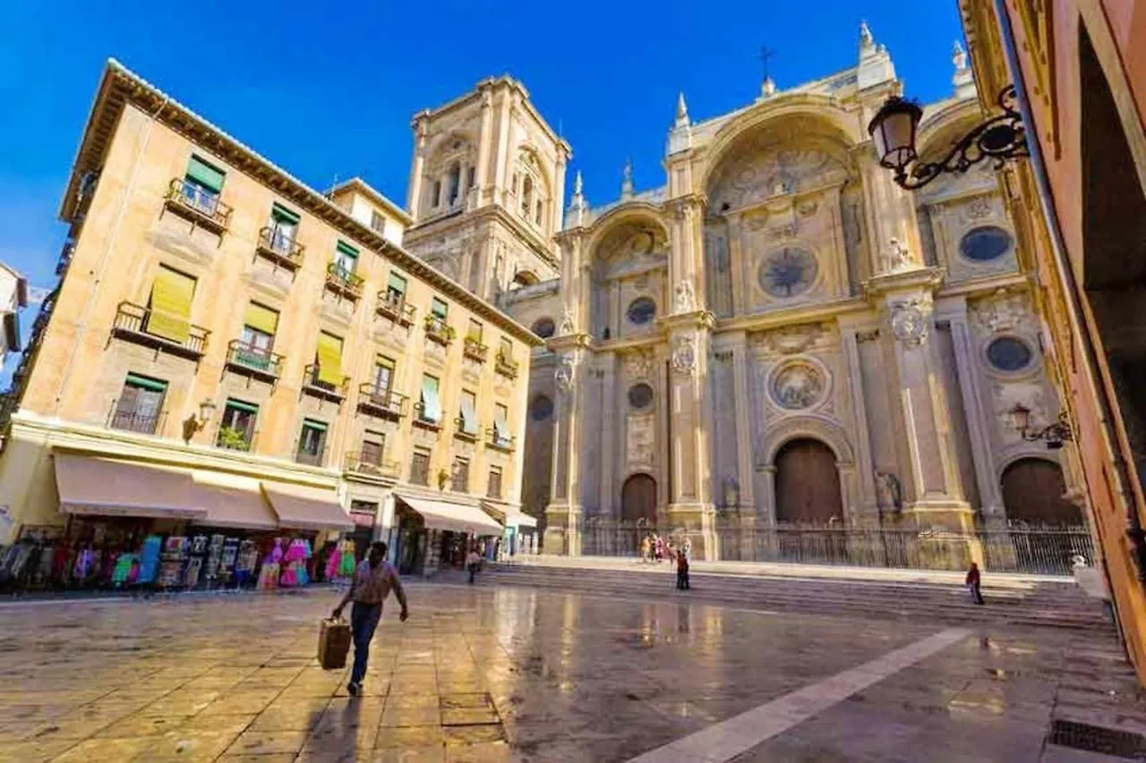 Charming Apartment Historic Centre Granada 80 M² + Balcony Spain