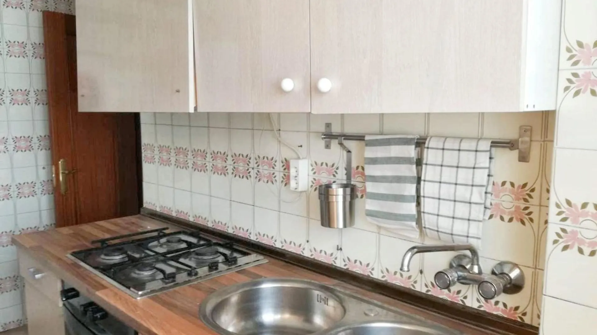 Charming Apartment Historic Centre Granada 80 M² + Balcony